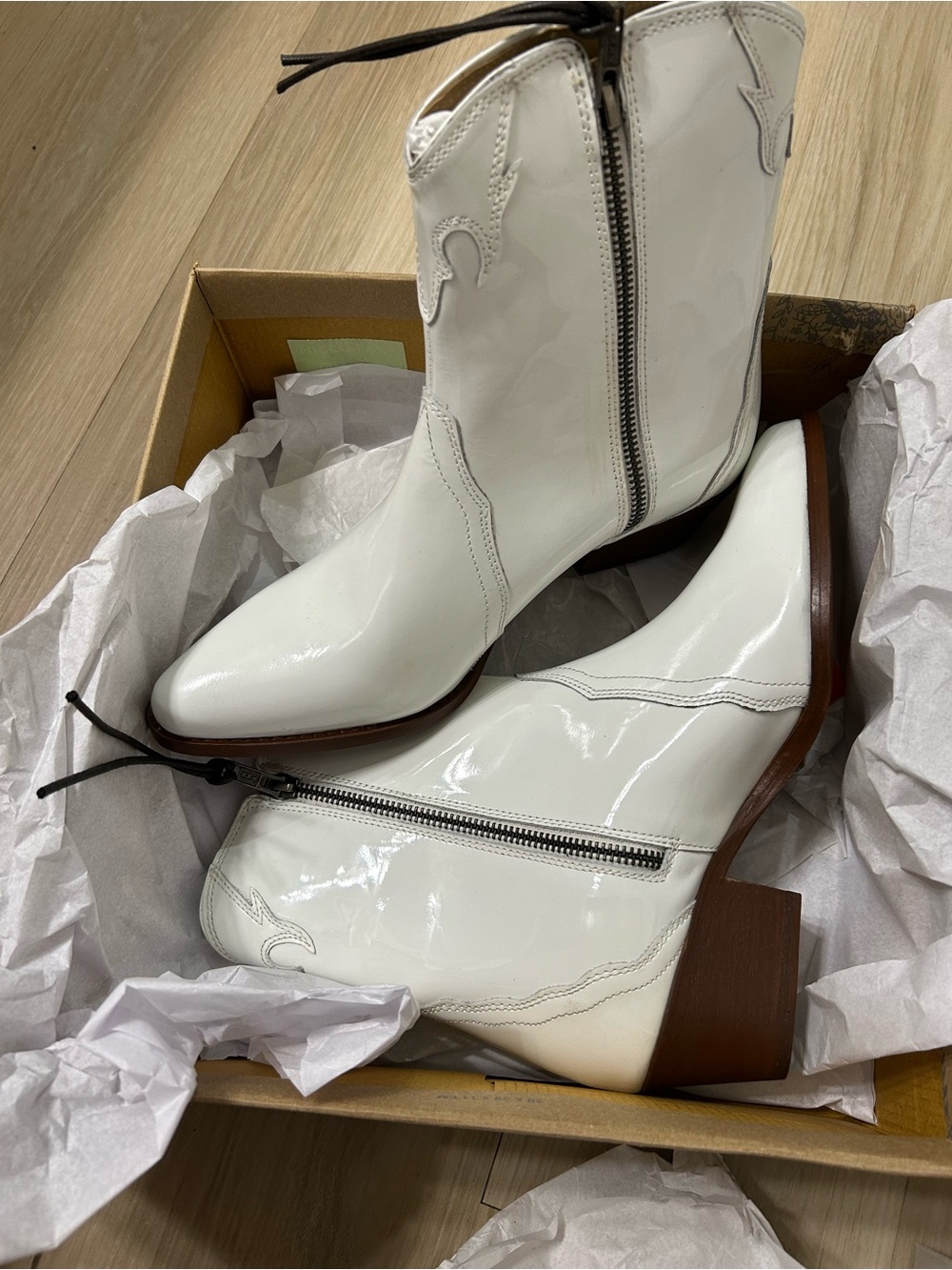 Free People Sz 9, White Ankle Cowboy Boots
